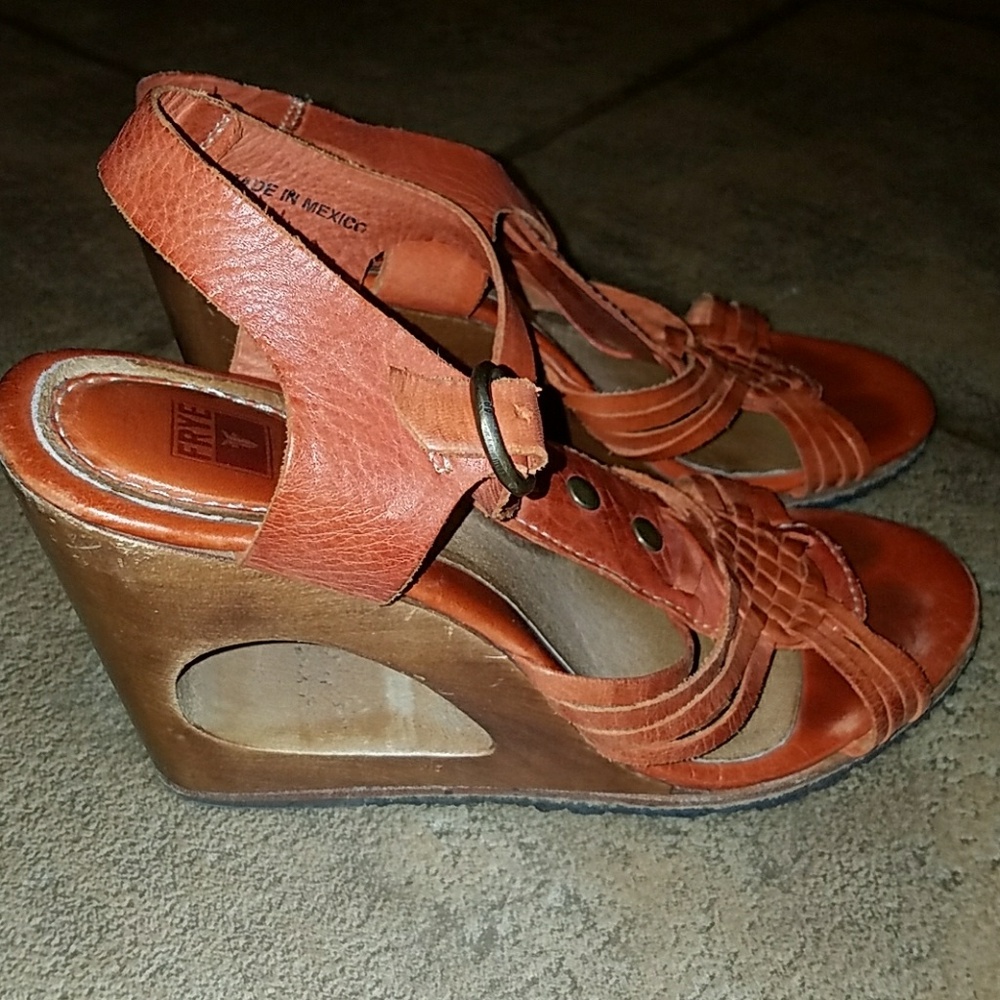 Vintage Frye sz 8 orange leather wooden sandals